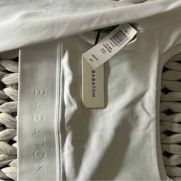 BNWT Babaton long sleeved crop top - Picture 2 of 5